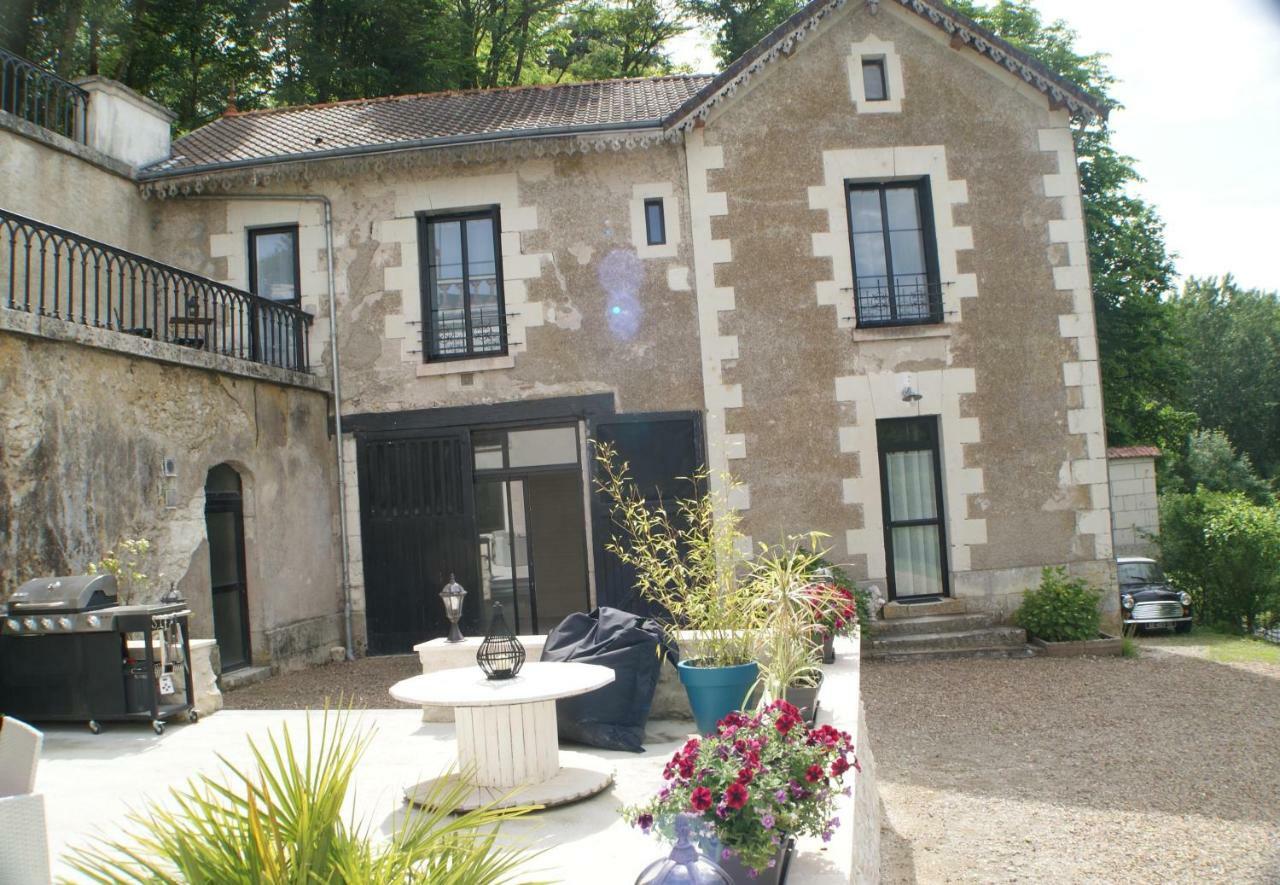 Le Chateau De La Barre Mosnes Exterior photo